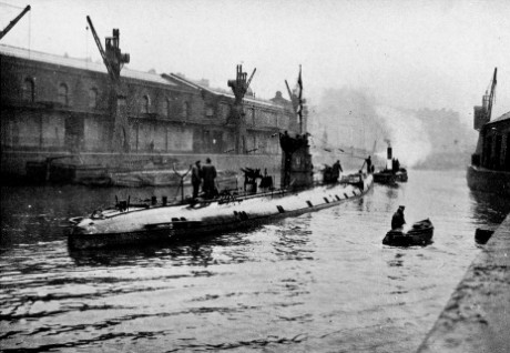 ‘German Submarine (U 86) in Floating Harbour’ (this U-boat had sunk the Llandovery Castle hospital ship) reproduced from Bristol and the Great War: 1914-1919 (1920), editors George F Stone and Charles Wells. Bristol Record Office reference Bk/765, scanned by John Penny. 
